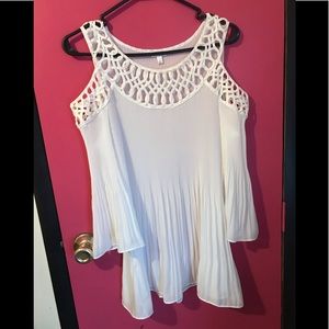 🎈Women’s white blouse!!